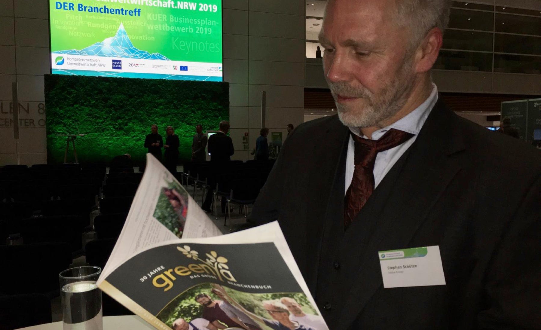 Stephan Schütze war einer der Gutachter des KUER.NRW Businessplanwettbewerbs für den die exklusive Preisverleihung auf dem Summit der Umweltwirtschaft 2019 stattfand.